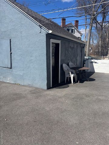 302 S 5th Avenue, Mount Vernon, NY 10550