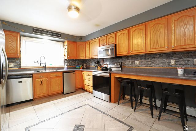 4940 Onway Drive, Ottawa Lake, MI 49267