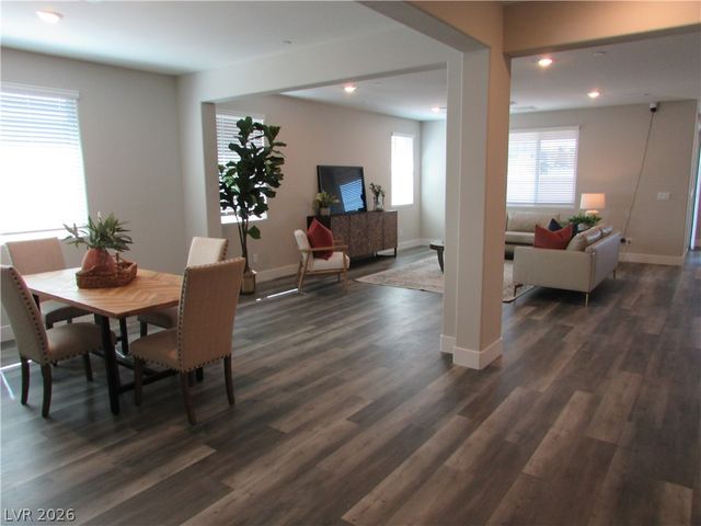 513 Chestnut Falcon Street, Henderson, NV 89011