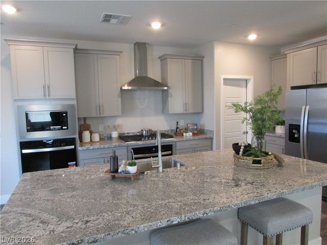 513 Chestnut Falcon Street, Henderson, NV 89011