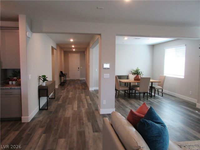 513 Chestnut Falcon Street, Henderson, NV 89011