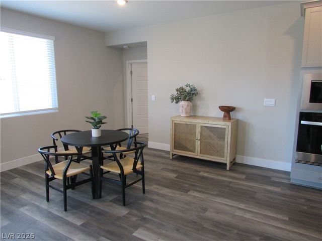 513 Chestnut Falcon Street, Henderson, NV 89011