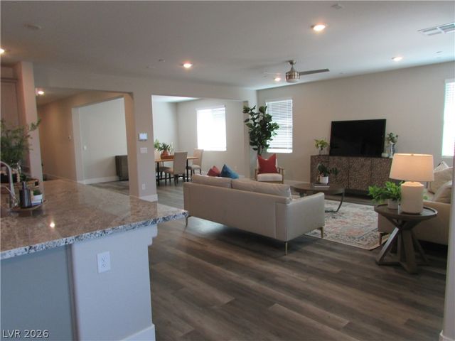 513 Chestnut Falcon Street, Henderson, NV 89011