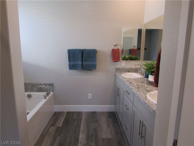 513 Chestnut Falcon Street, Henderson, NV 89011