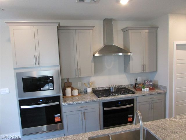 513 Chestnut Falcon Street, Henderson, NV 89011