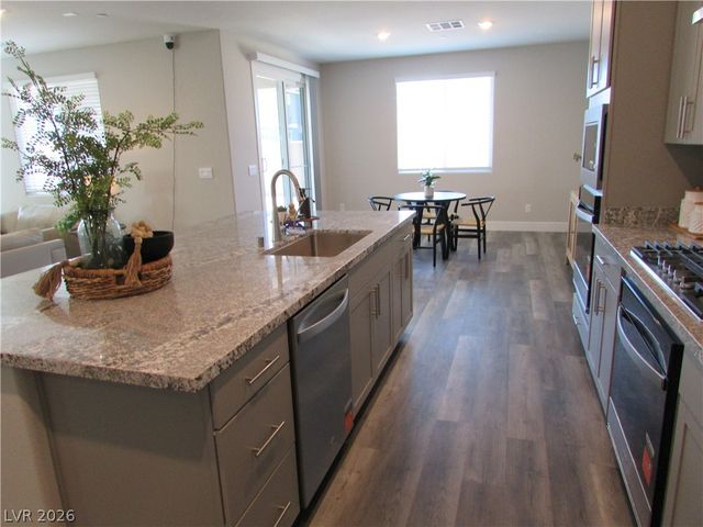 513 Chestnut Falcon Street, Henderson, NV 89011