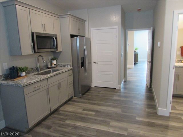 513 Chestnut Falcon Street, Henderson, NV 89011