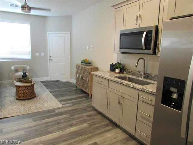 513 Chestnut Falcon Street, Henderson, NV 89011