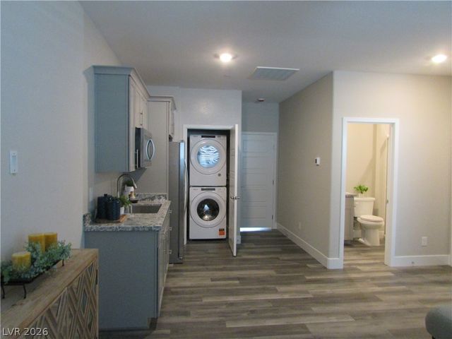 513 Chestnut Falcon Street, Henderson, NV 89011