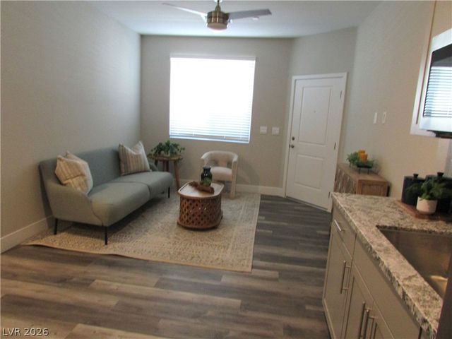 513 Chestnut Falcon Street, Henderson, NV 89011