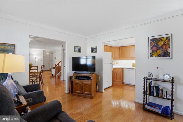 8 SUMMIT DR, Bryn Mawr, PA 19010