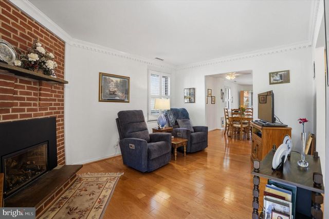 8 SUMMIT DR, Bryn Mawr, PA 19010