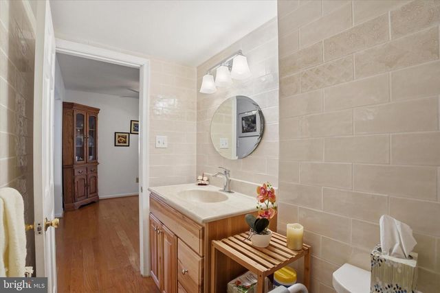 8 SUMMIT DR, Bryn Mawr, PA 19010