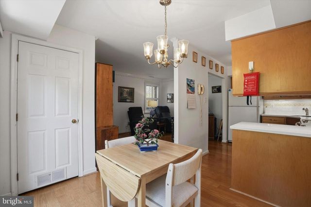 8 SUMMIT DR, Bryn Mawr, PA 19010