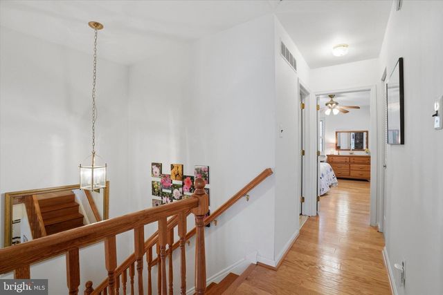 8 SUMMIT DR, Bryn Mawr, PA 19010