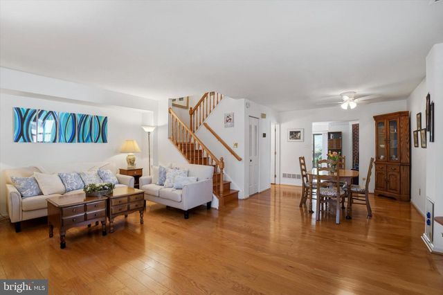 8 SUMMIT DR, Bryn Mawr, PA 19010