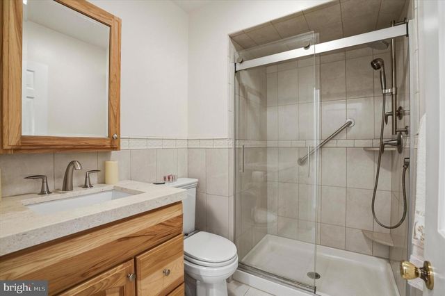8 SUMMIT DR, Bryn Mawr, PA 19010