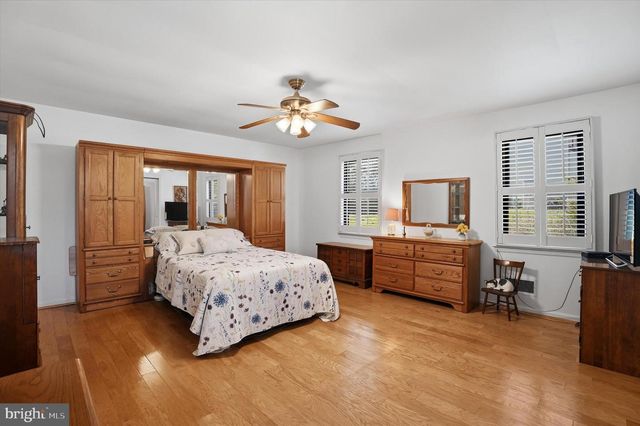 8 SUMMIT DR, Bryn Mawr, PA 19010
