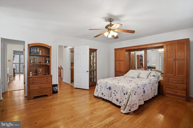 8 SUMMIT DR, Bryn Mawr, PA 19010