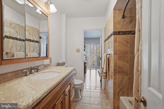 8 SUMMIT DR, Bryn Mawr, PA 19010