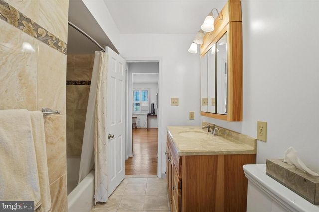 8 SUMMIT DR, Bryn Mawr, PA 19010