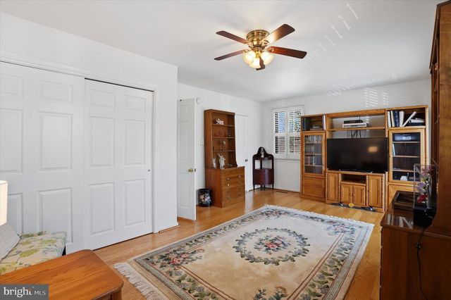 8 SUMMIT DR, Bryn Mawr, PA 19010