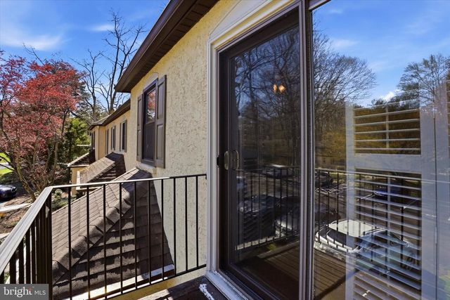 8 SUMMIT DR, Bryn Mawr, PA 19010