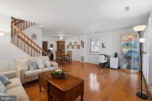 8 SUMMIT DR, Bryn Mawr, PA 19010