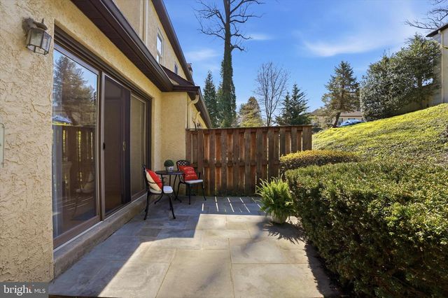 8 SUMMIT DR, Bryn Mawr, PA 19010