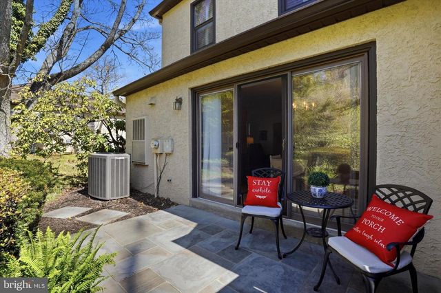 8 SUMMIT DR, Bryn Mawr, PA 19010
