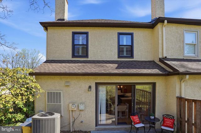 8 SUMMIT DR, Bryn Mawr, PA 19010