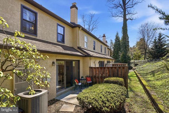8 SUMMIT DR, Bryn Mawr, PA 19010