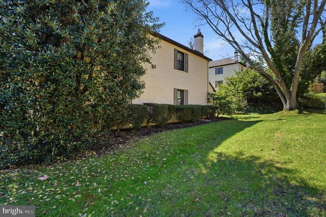 8 SUMMIT DR, Bryn Mawr, PA 19010
