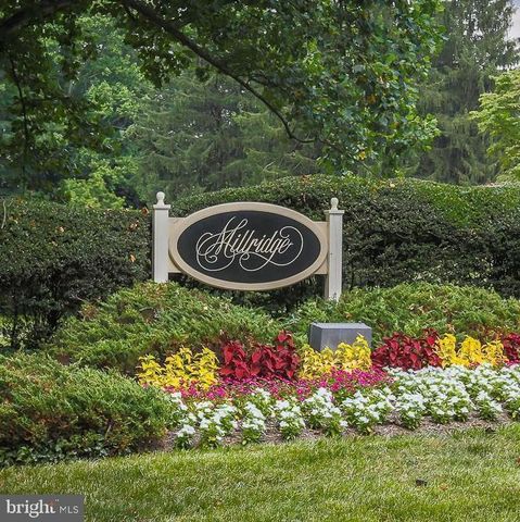8 SUMMIT DR, Bryn Mawr, PA 19010