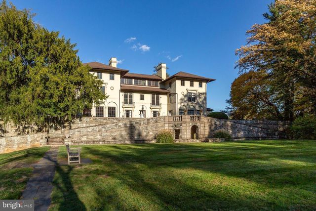 8 SUMMIT DR, Bryn Mawr, PA 19010