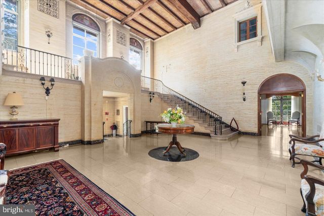 8 SUMMIT DR, Bryn Mawr, PA 19010