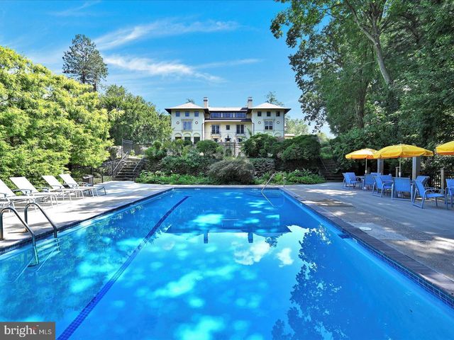 8 SUMMIT DR, Bryn Mawr, PA 19010