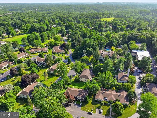 8 SUMMIT DR, Bryn Mawr, PA 19010