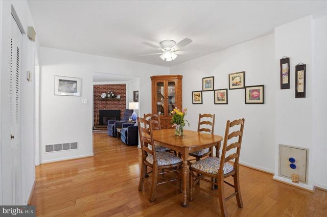 8 SUMMIT DR, Bryn Mawr, PA 19010
