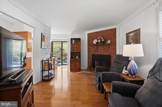 8 SUMMIT DR, Bryn Mawr, PA 19010