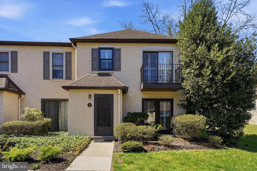 8 SUMMIT DR, Bryn Mawr, PA 19010