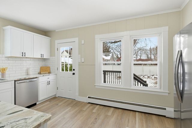 72 Sunapee St, Springfield, MA 01108