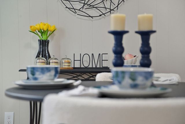 72 Sunapee St, Springfield, MA 01108