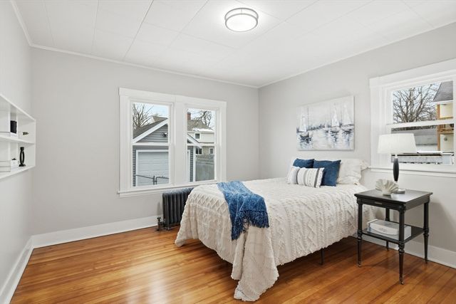 72 Sunapee St, Springfield, MA 01108