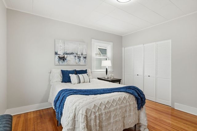 72 Sunapee St, Springfield, MA 01108