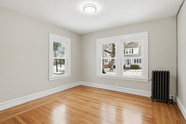 72 Sunapee St, Springfield, MA 01108