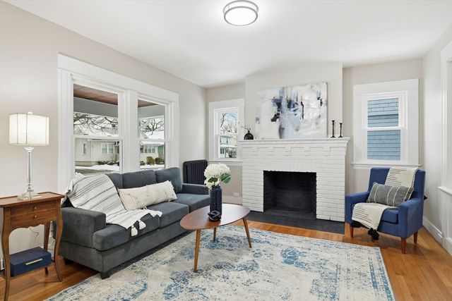 72 Sunapee St, Springfield, MA 01108