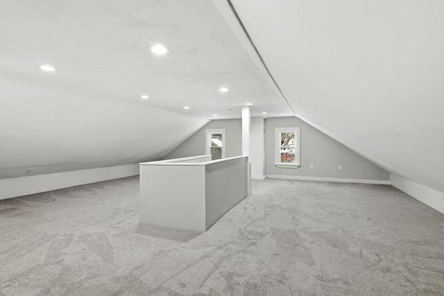 72 Sunapee St, Springfield, MA 01108