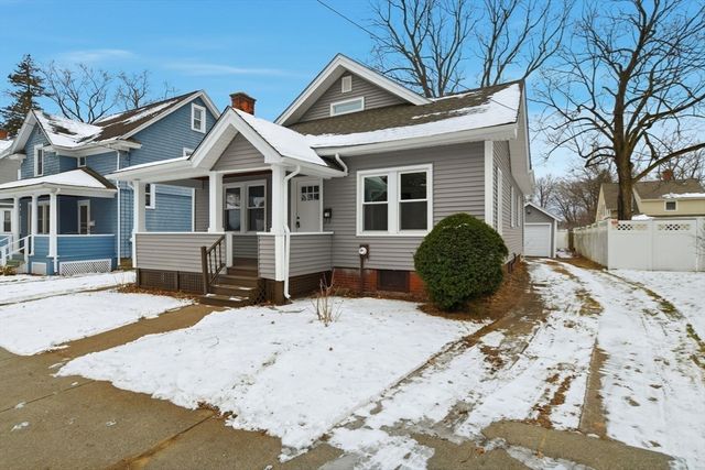 72 Sunapee St, Springfield, MA 01108