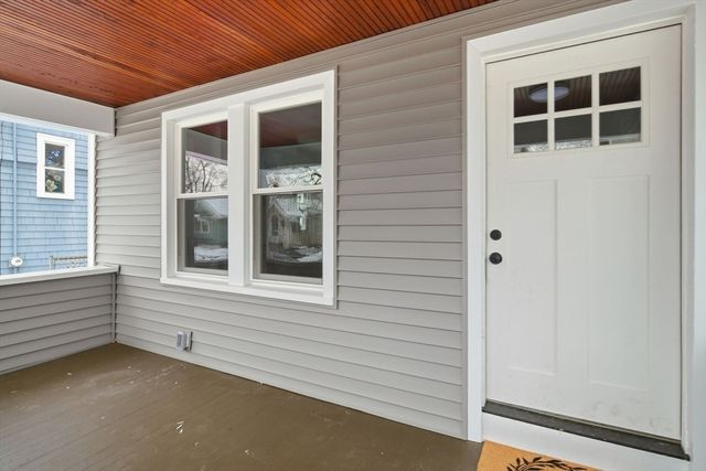 72 Sunapee St, Springfield, MA 01108